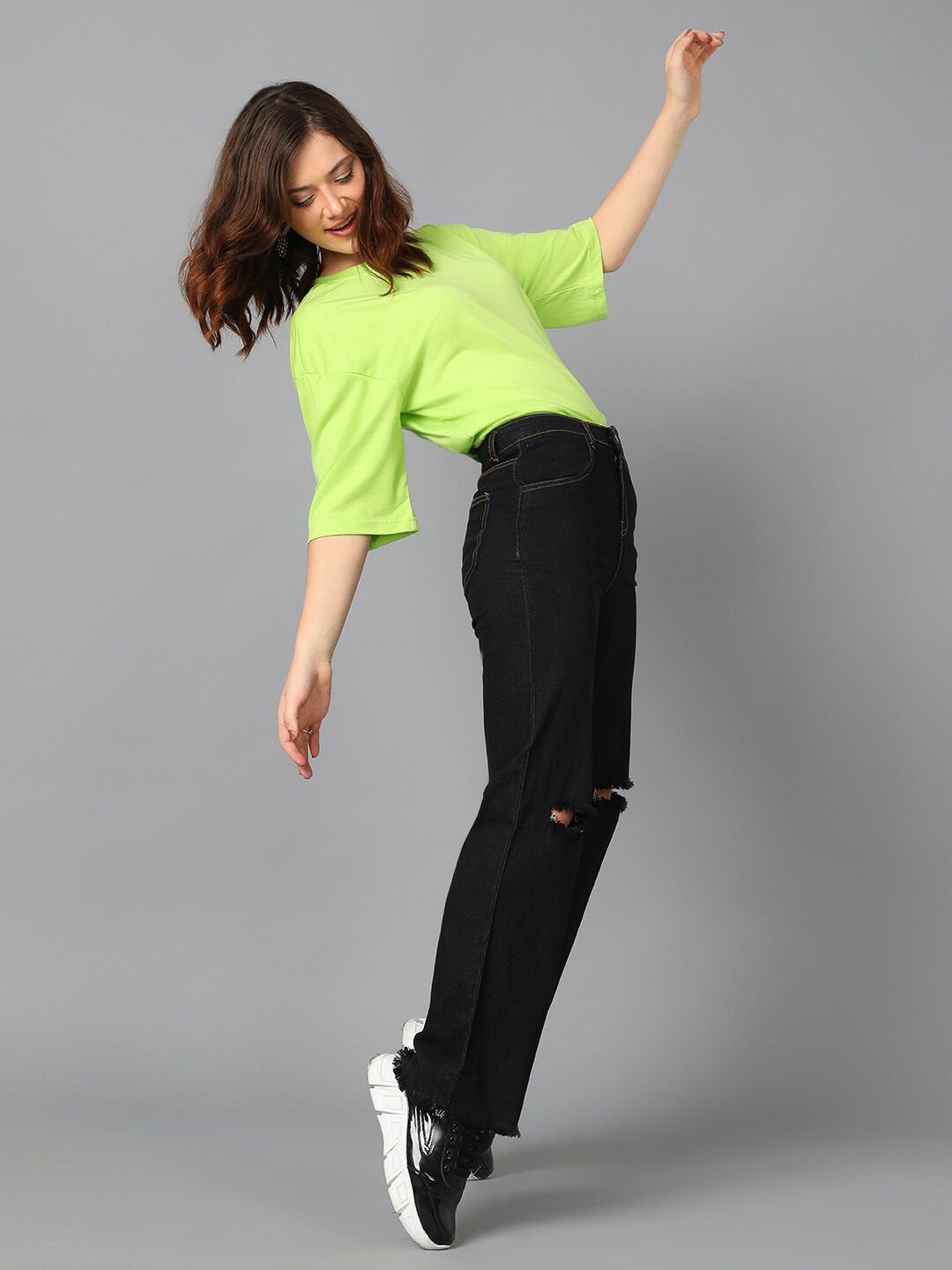 Kotty Round Neck Drop-Shoulder Sleeves Oversized T-shirt