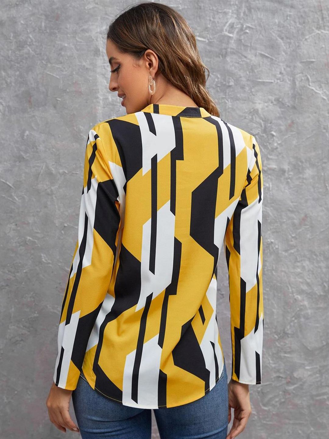 Kotty Abstract Printed Mandarin Collar Crepe Top