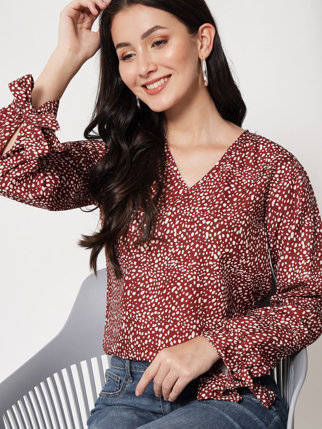 Kotty Abstract Printed V-Neck Crepe Top