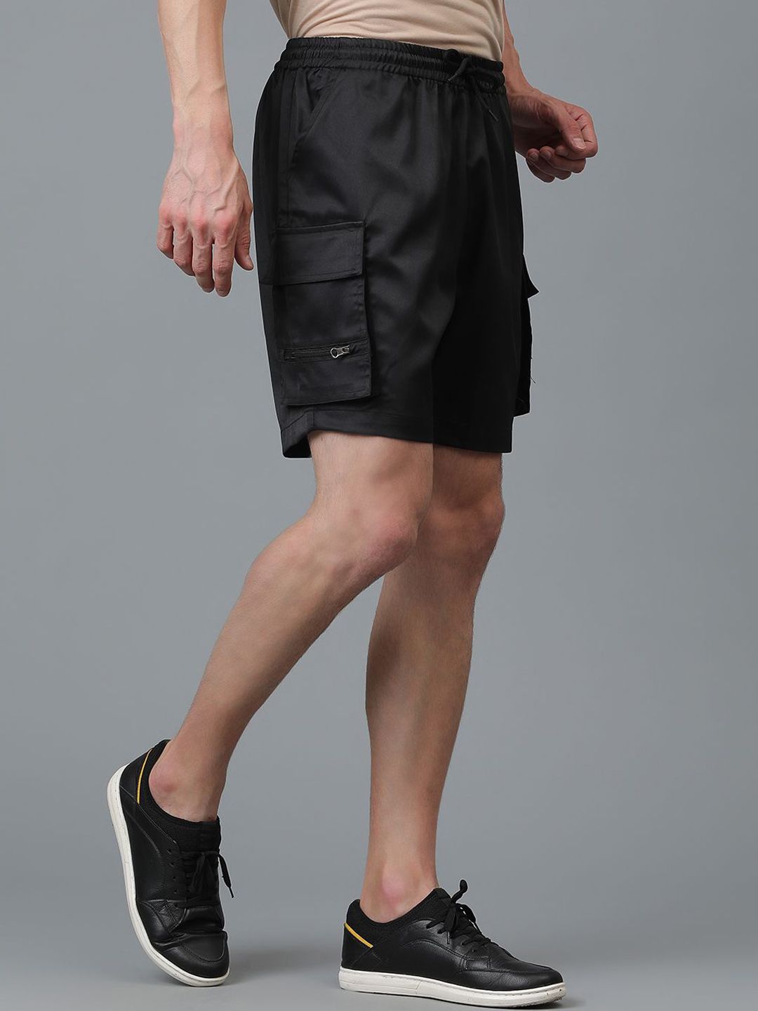 Kotty Men Low-Rise Cargo Shorts