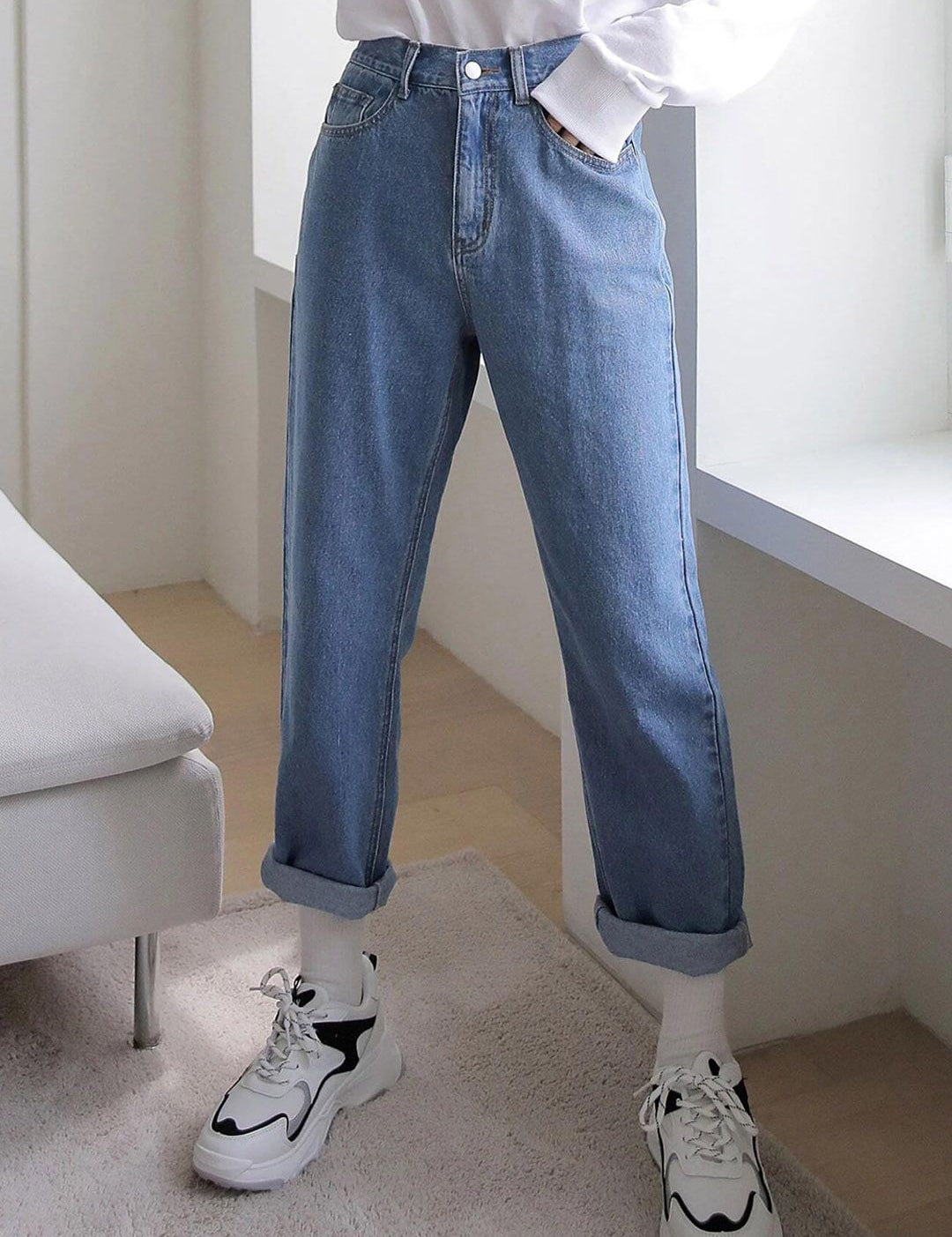 Kotty Women Jean Straight Fit High-Rise Light Fade Stretchable Clean Look Cotton Jeans