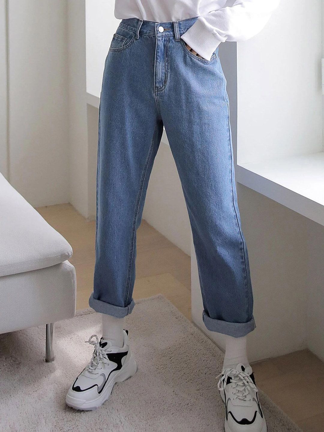 Kotty Women Jean Straight Fit High-Rise Light Fade Stretchable Clean Look Cotton Jeans