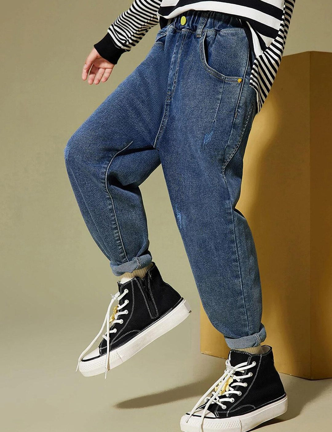 Kotty Boys Jean Regular Fit Mid-Rise Light Fade Stretchable Jeans