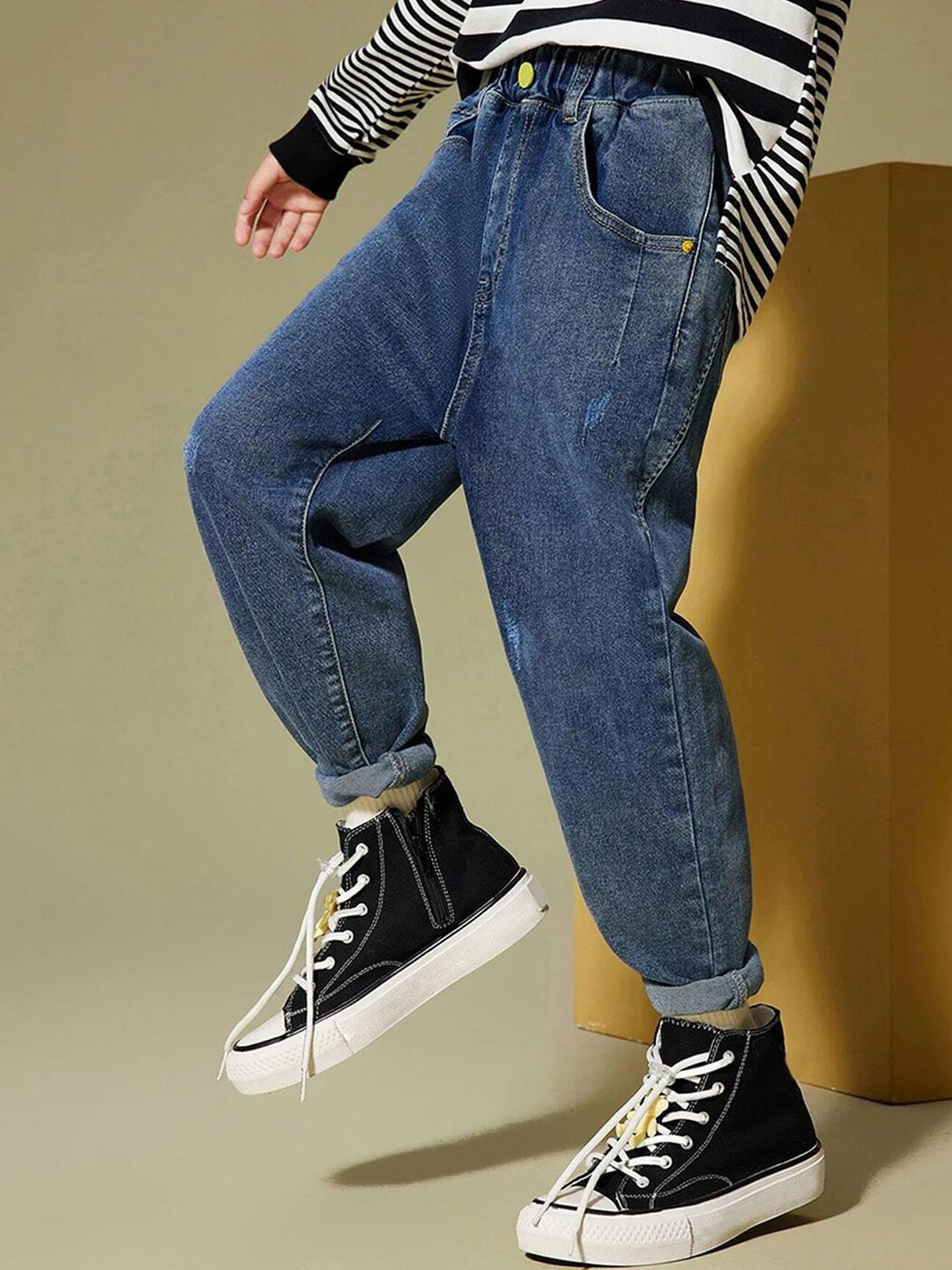 Kotty Boys Jean Regular Fit Mid-Rise Light Fade Stretchable Jeans