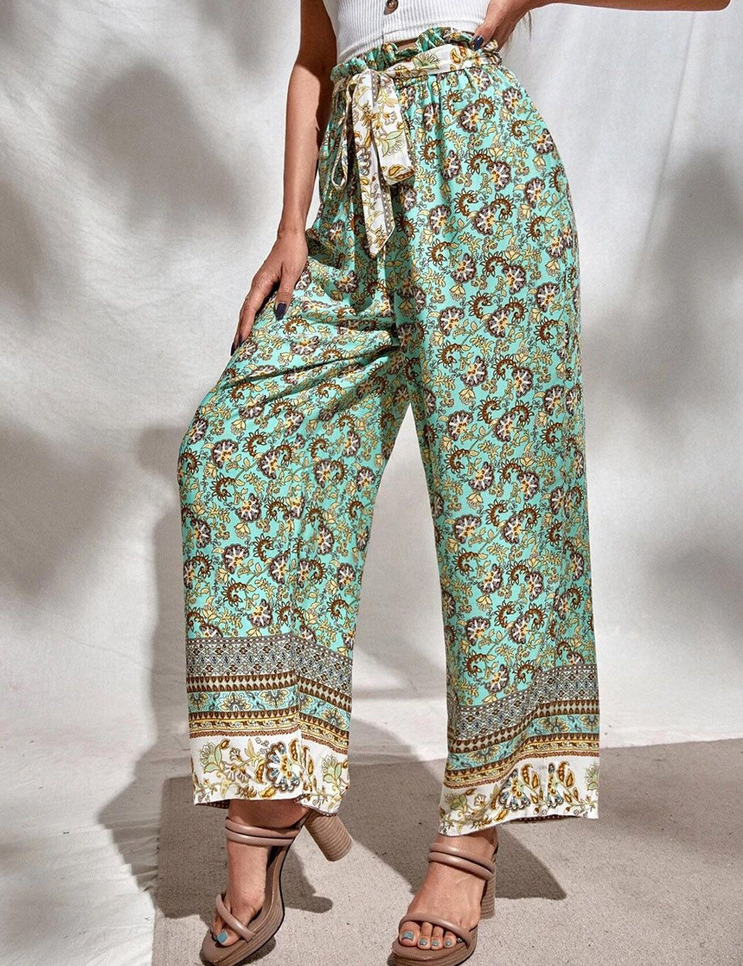 Kotty Women Green Floral Printed Trousers