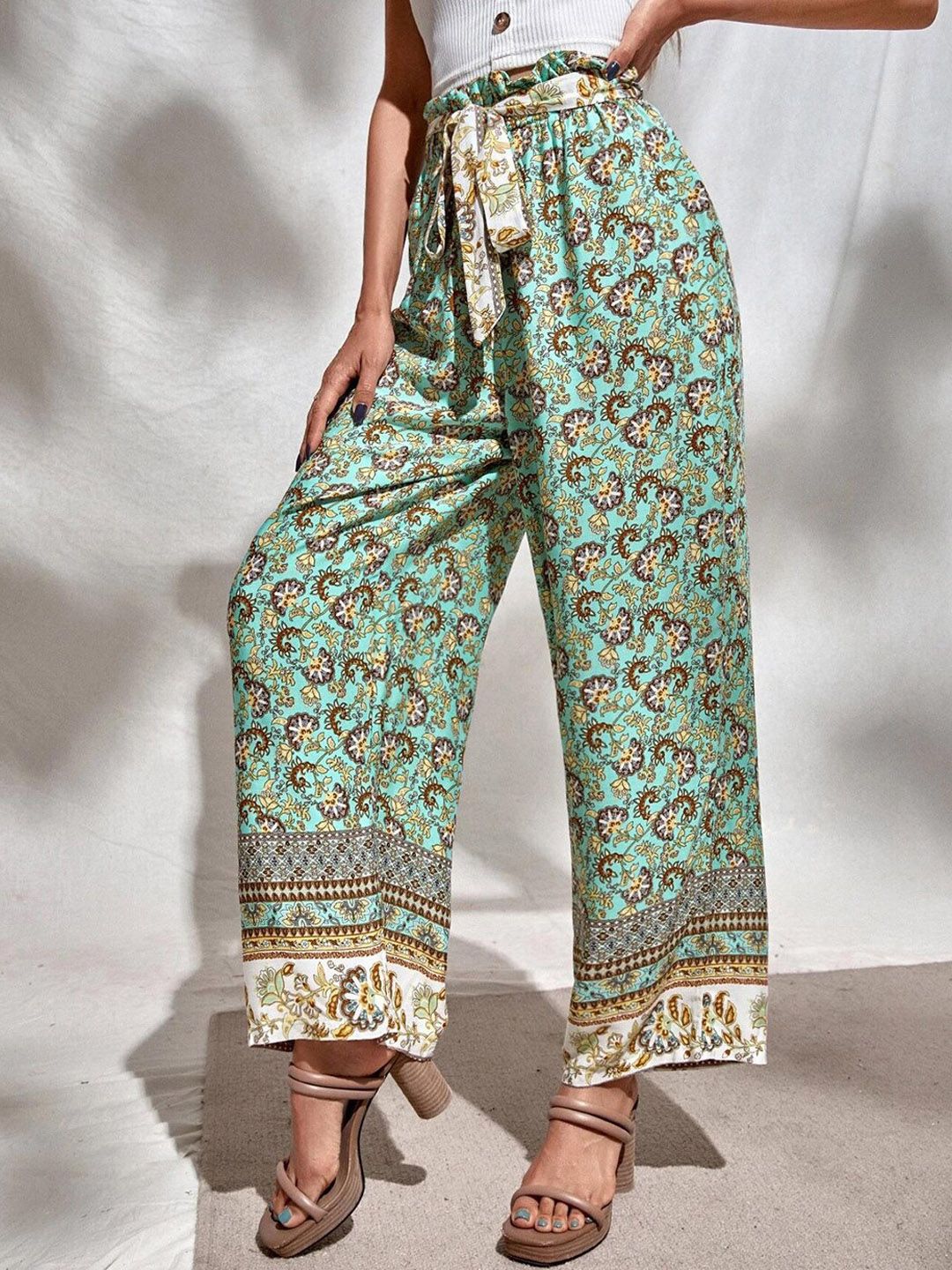 Kotty Women Green Floral Printed Trousers