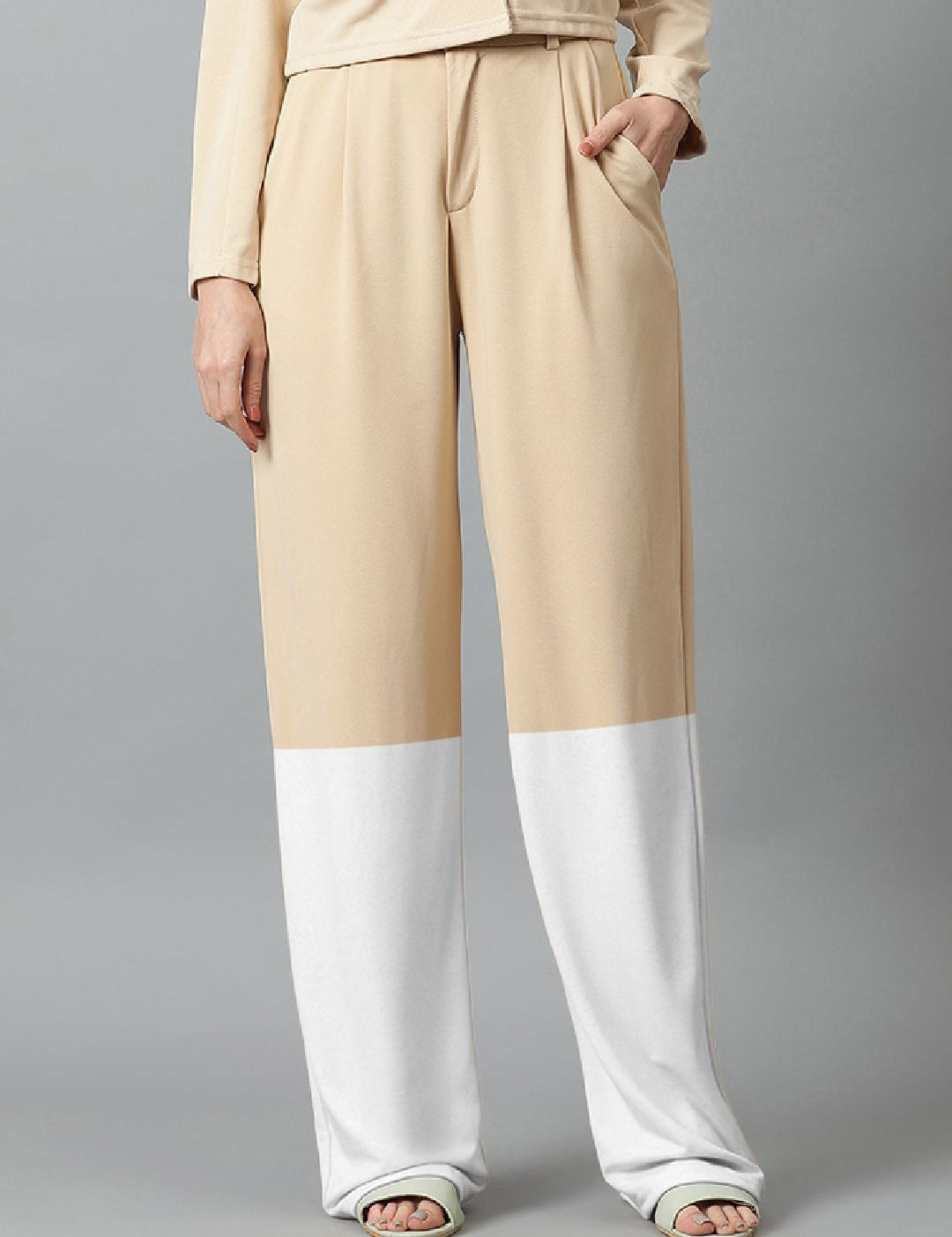 Kotty Women Colourblocked Relaxed Fit High-Rise Easy Wash Pleated Trousers
