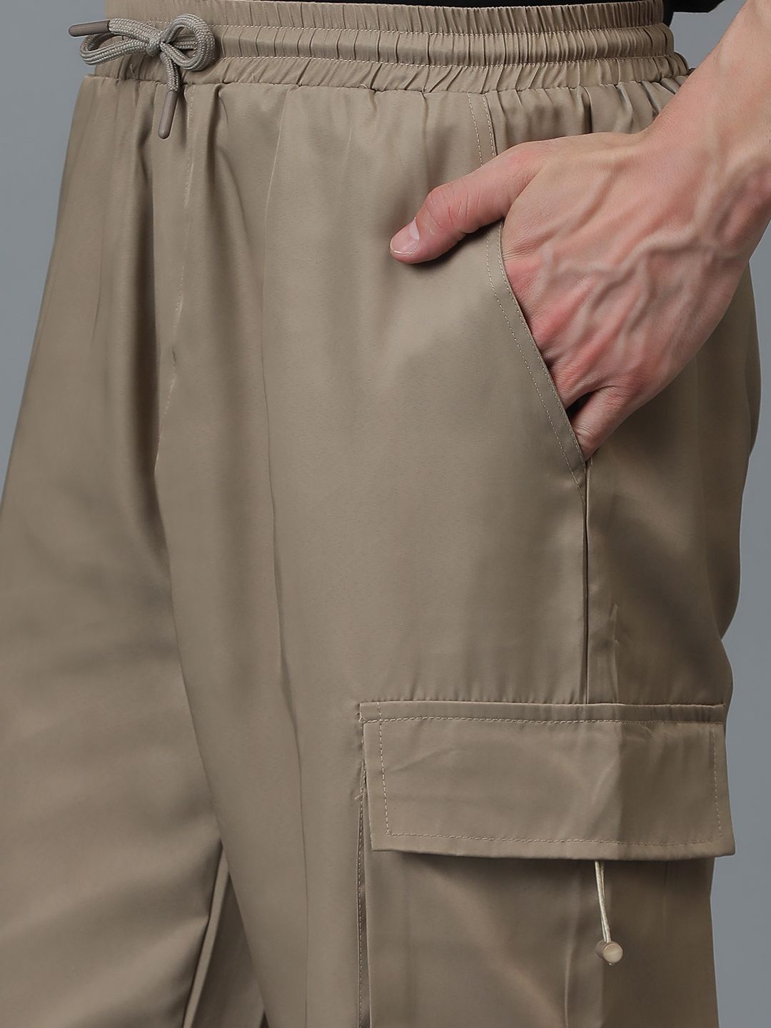 Kotty Men Relaxed Low-Rise Easy Wash Cargos Trousers