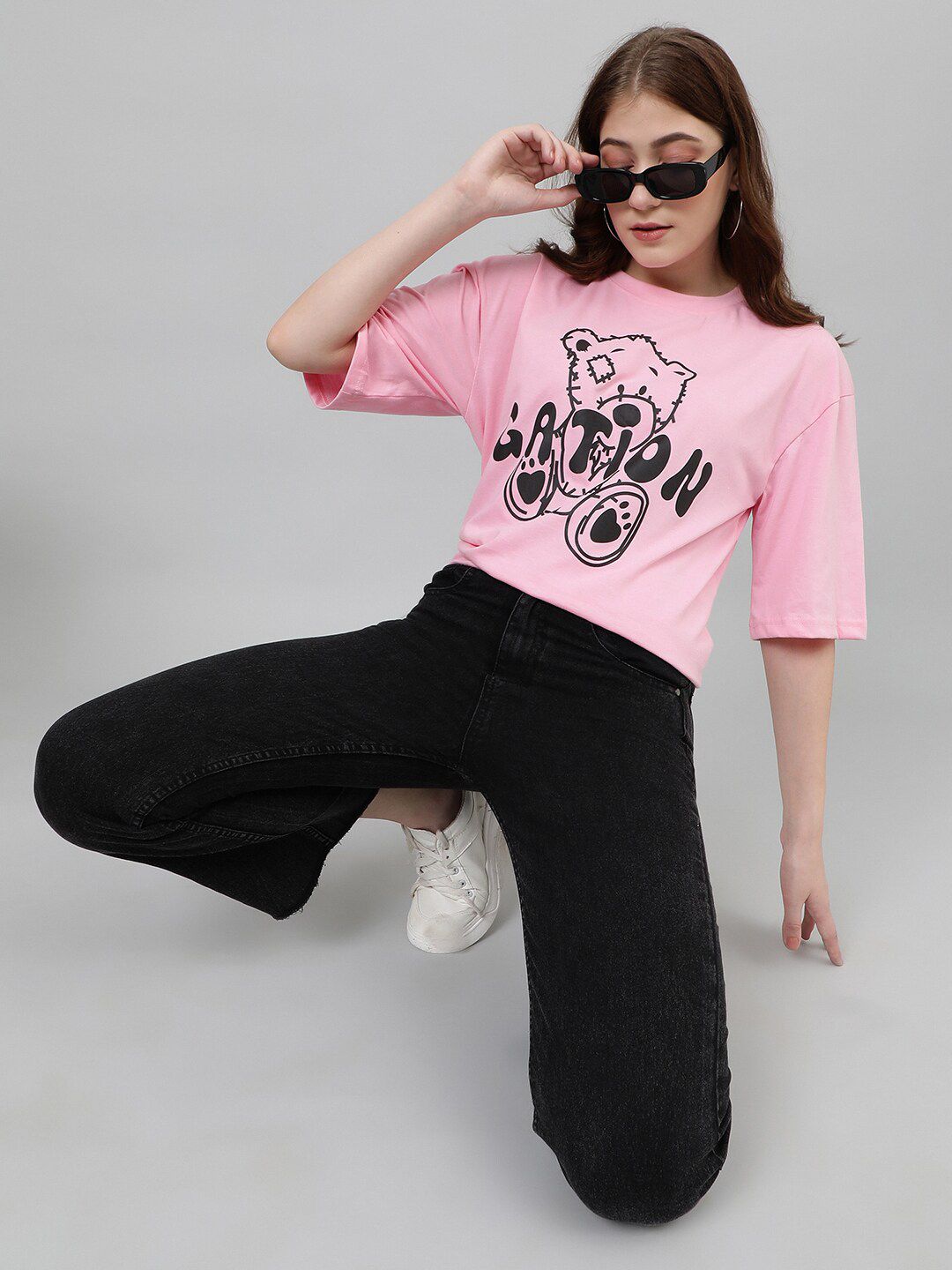 Kotty Graphic Printed Drop-Shoulder Sleeves Oversized Casual T-shirt