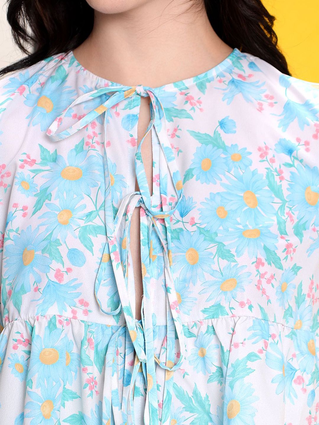 Kotty Women Floral Print Tie-Up Neck Crop Top