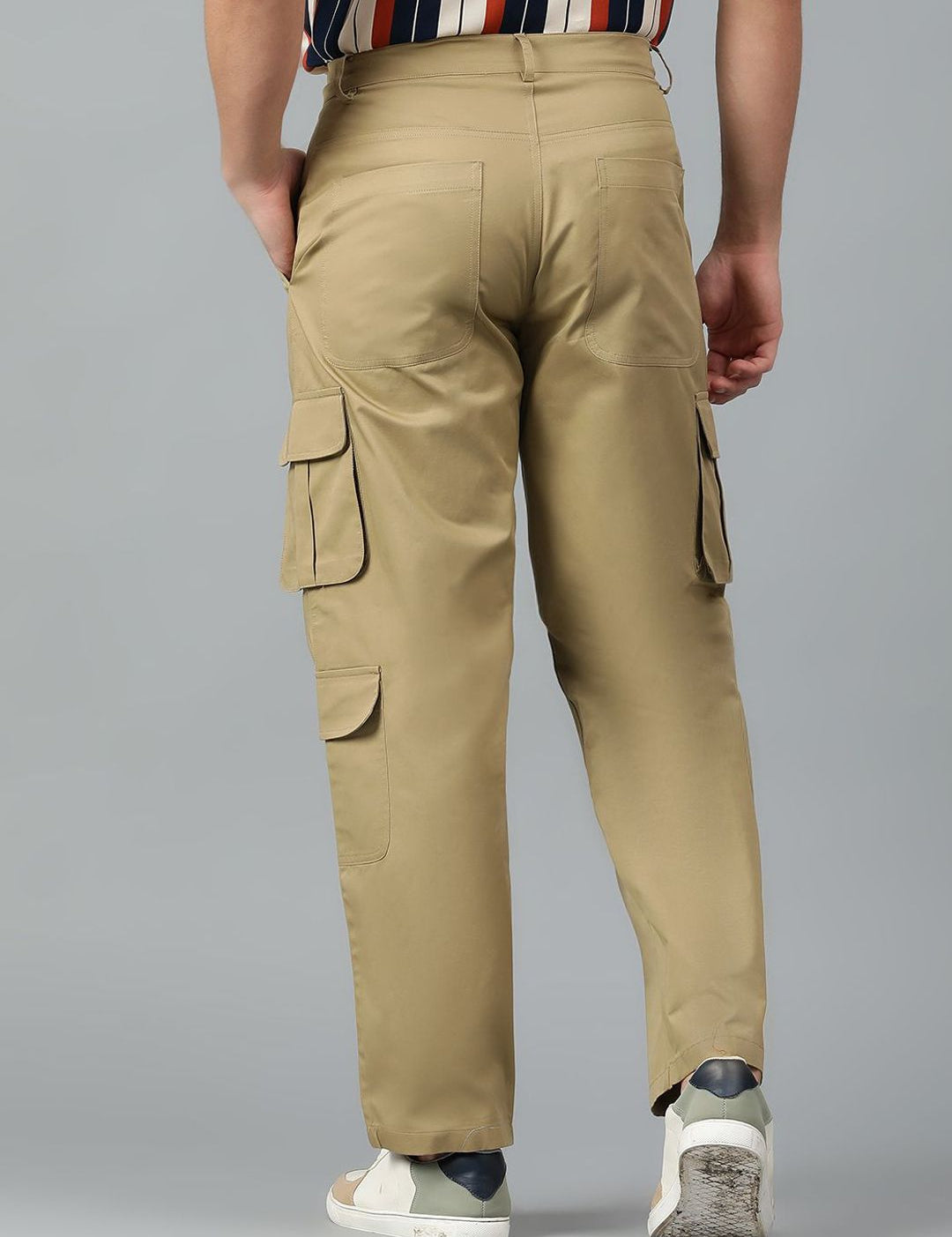 Kotty Men Relaxed Low-Rise Easy Wash Cargos Trousers