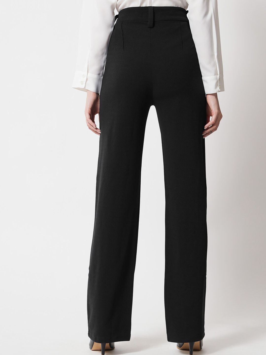 Kotty Women Relaxed Straight Leg Straight Fit High-Rise Pleated Trousers
