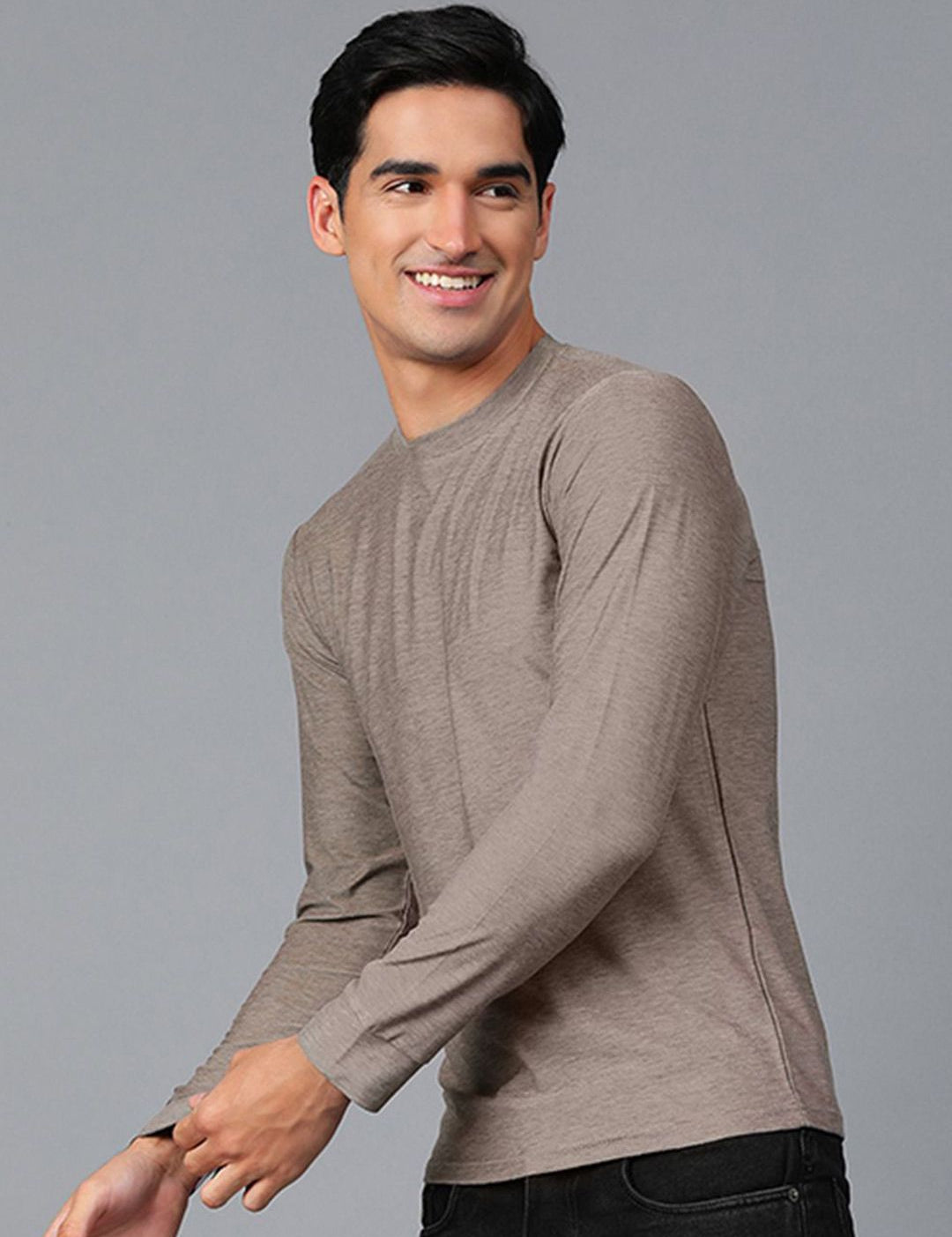 Kotty Men Solid Round Neck T-shirt