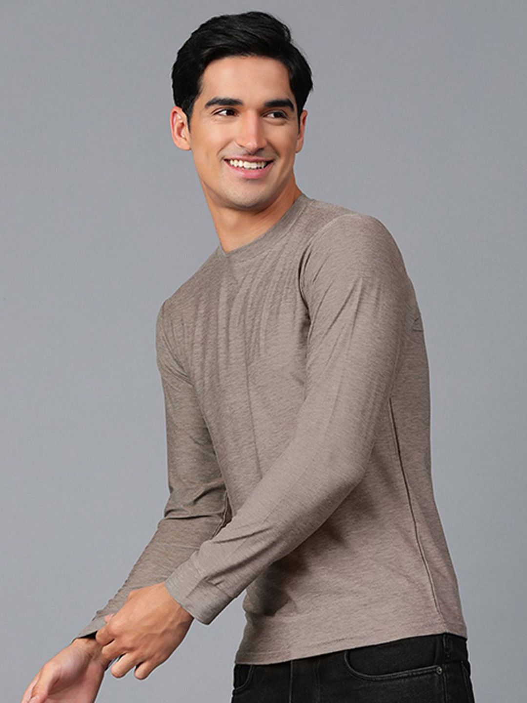 Kotty Men Solid Round Neck T-shirt