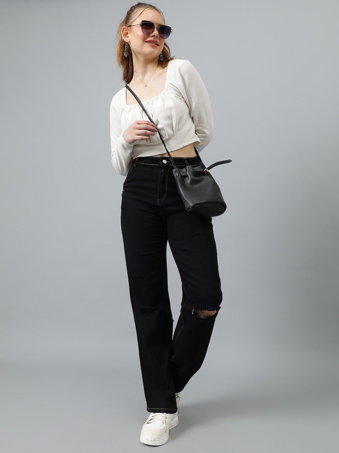 Kotty Women Jean Straight Fit High-Rise Slash Knee Stretchable Jeans