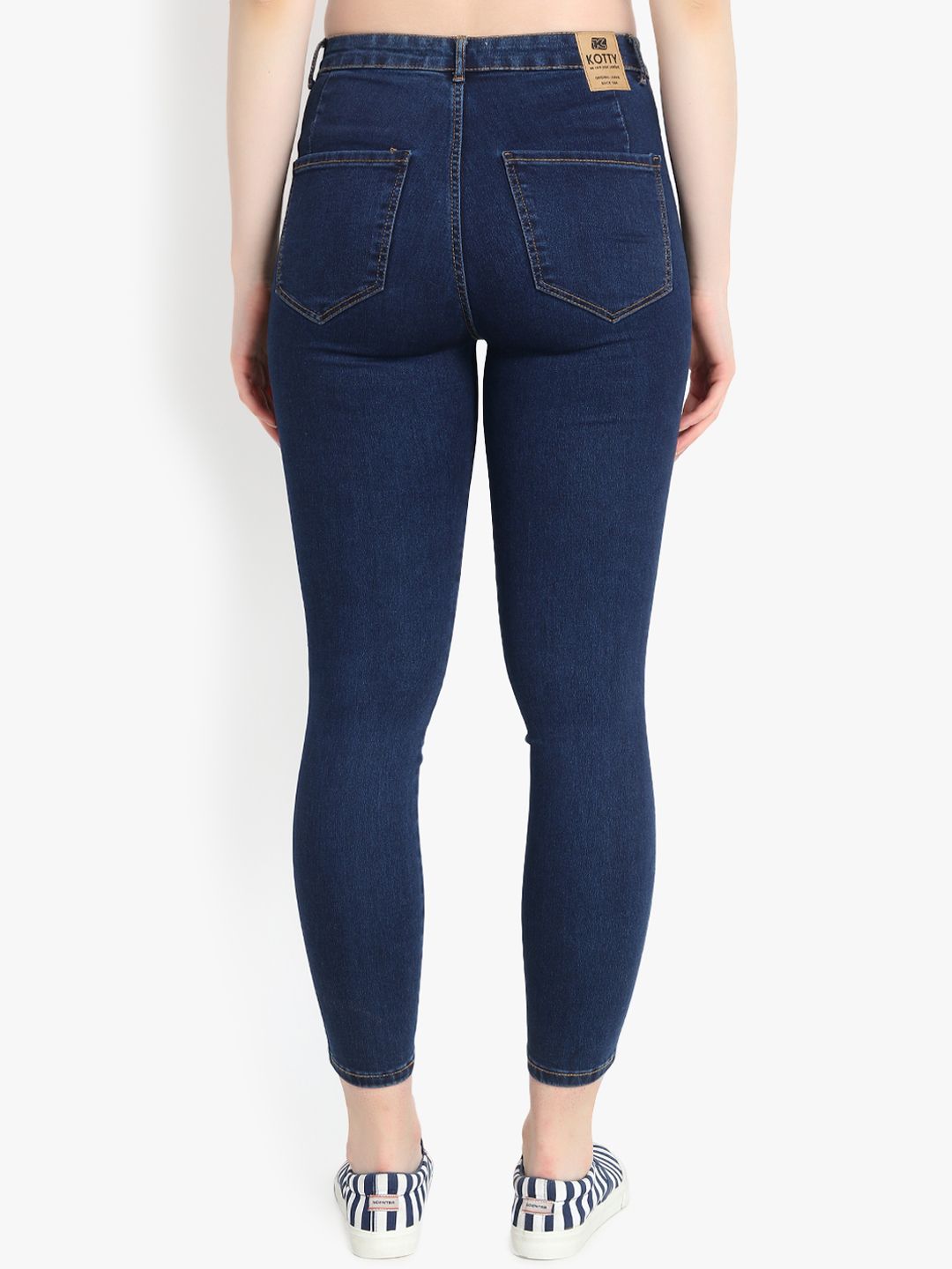 Kotty Women Blue Skinny Fit High-Rise Slash Knee Cropped Jeans