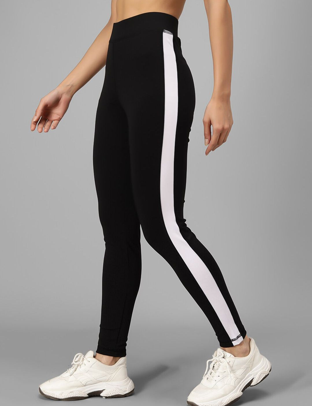 Kotty Women Black & White Colourblocked Tights