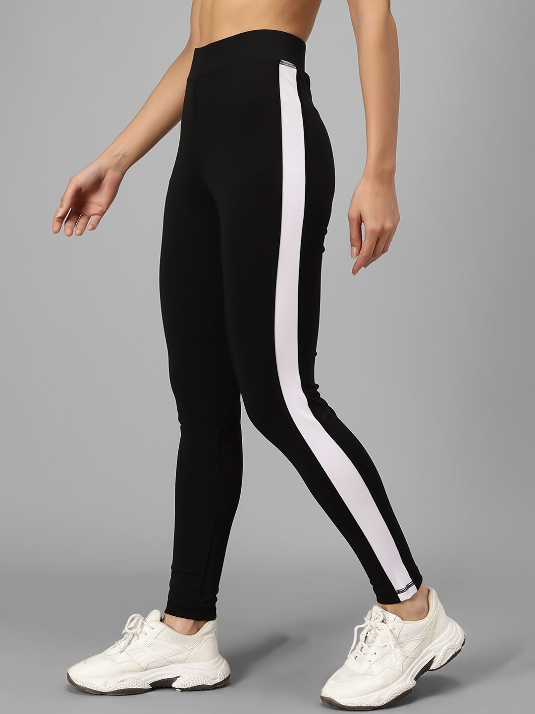 Kotty Women Black & White Colourblocked Tights