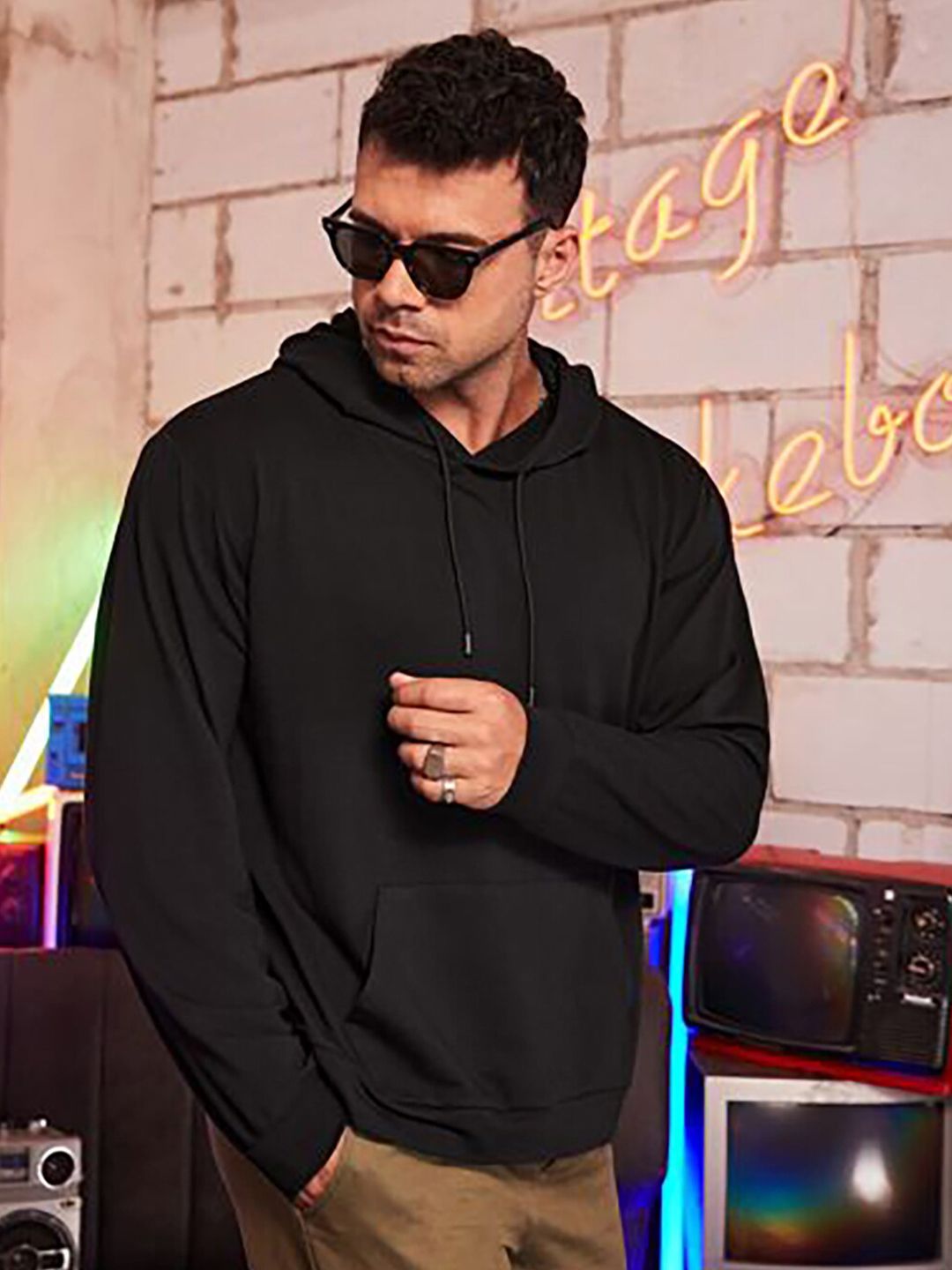 Kotty Black Hooded Fleece Pullover Sweatshirt