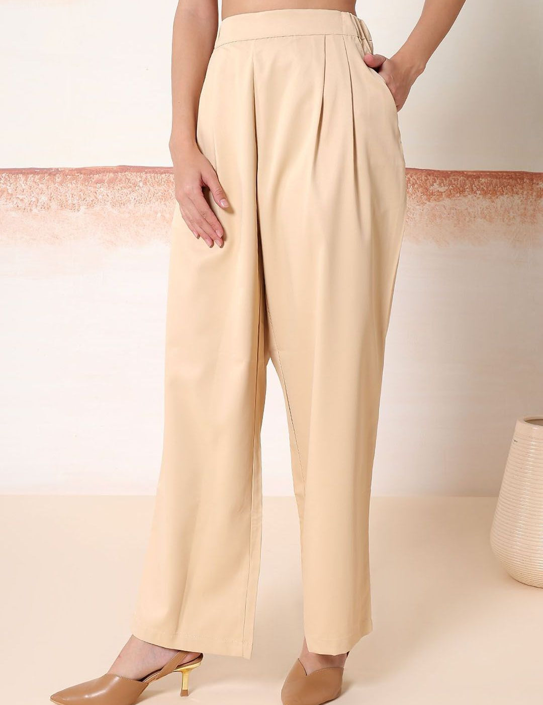 Kotty Women Comfort Relaxed Fit High-Rise Pleated Trousers