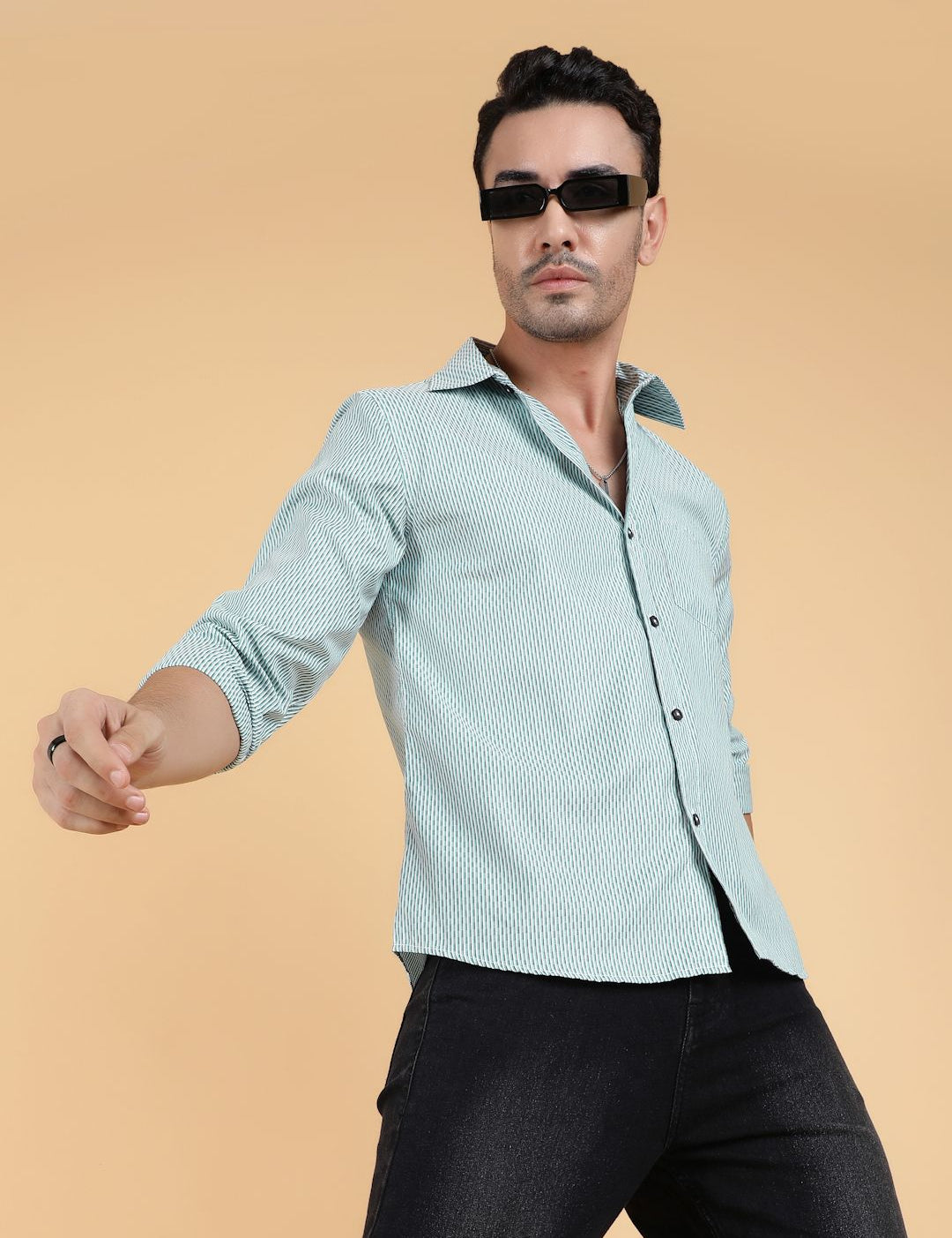 Kotty Men Relaxed Spread Collar Graphic Printed Casual Shirt