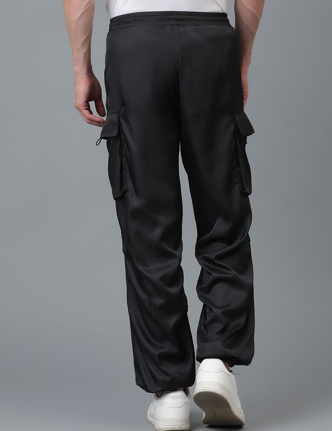 Kotty Men Relaxed Low-Rise Easy Wash Pleated Cargo Trousers