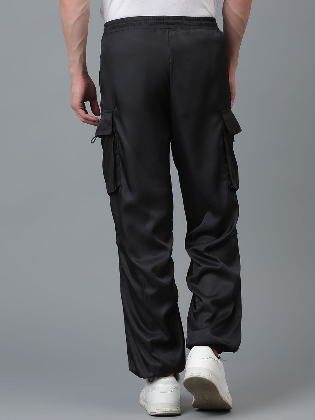 Kotty Men Relaxed Low-Rise Easy Wash Pleated Cargo Trousers