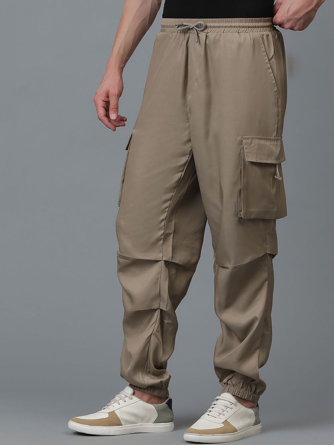 Kotty Men Relaxed Low-Rise Easy Wash Cargos Trousers