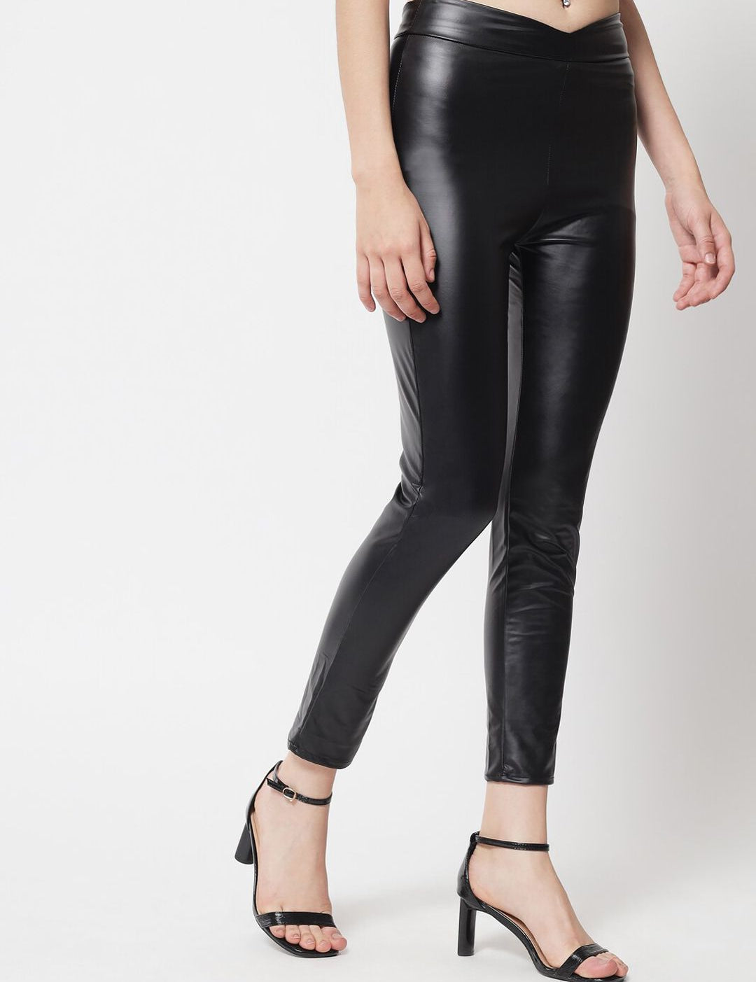 Kotty Women Black Relaxed Skinny Fit Trousers