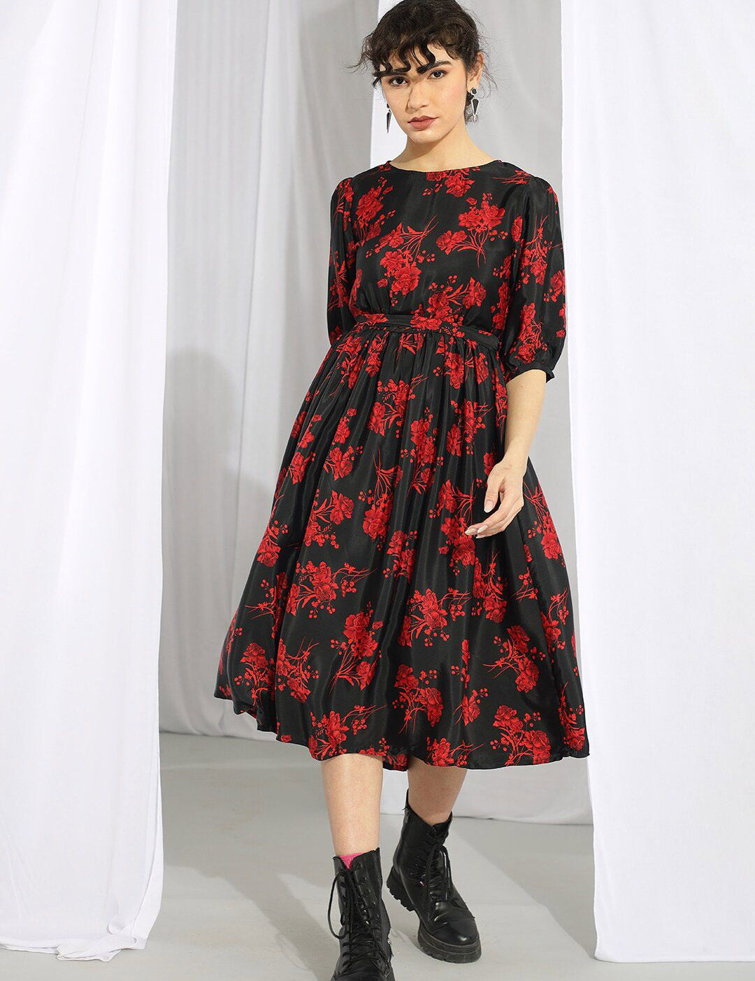 Kotty Black & Red Floral Printed Fit & Flare Midi Dress With Belt