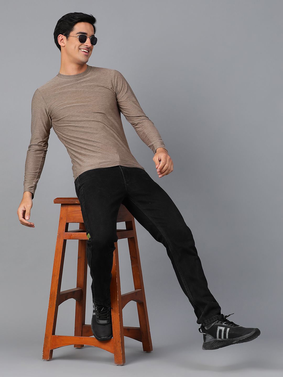 Kotty Men Solid Round Neck T-shirt