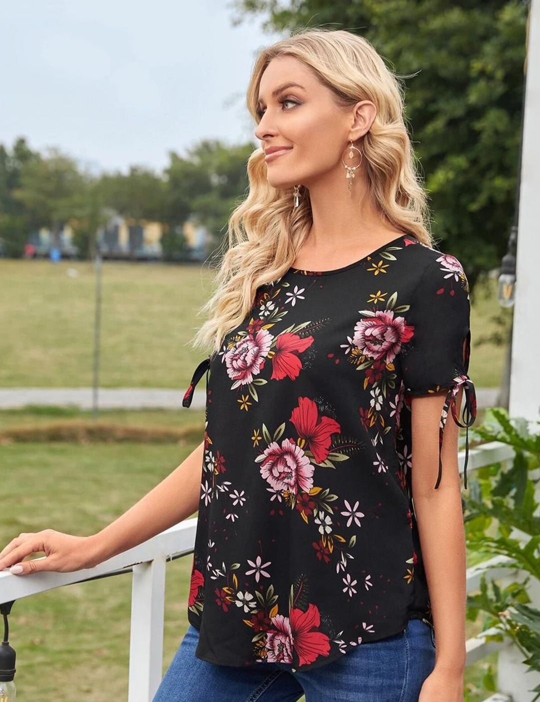 Kotty Floral Printed Round Neck Crepe Top