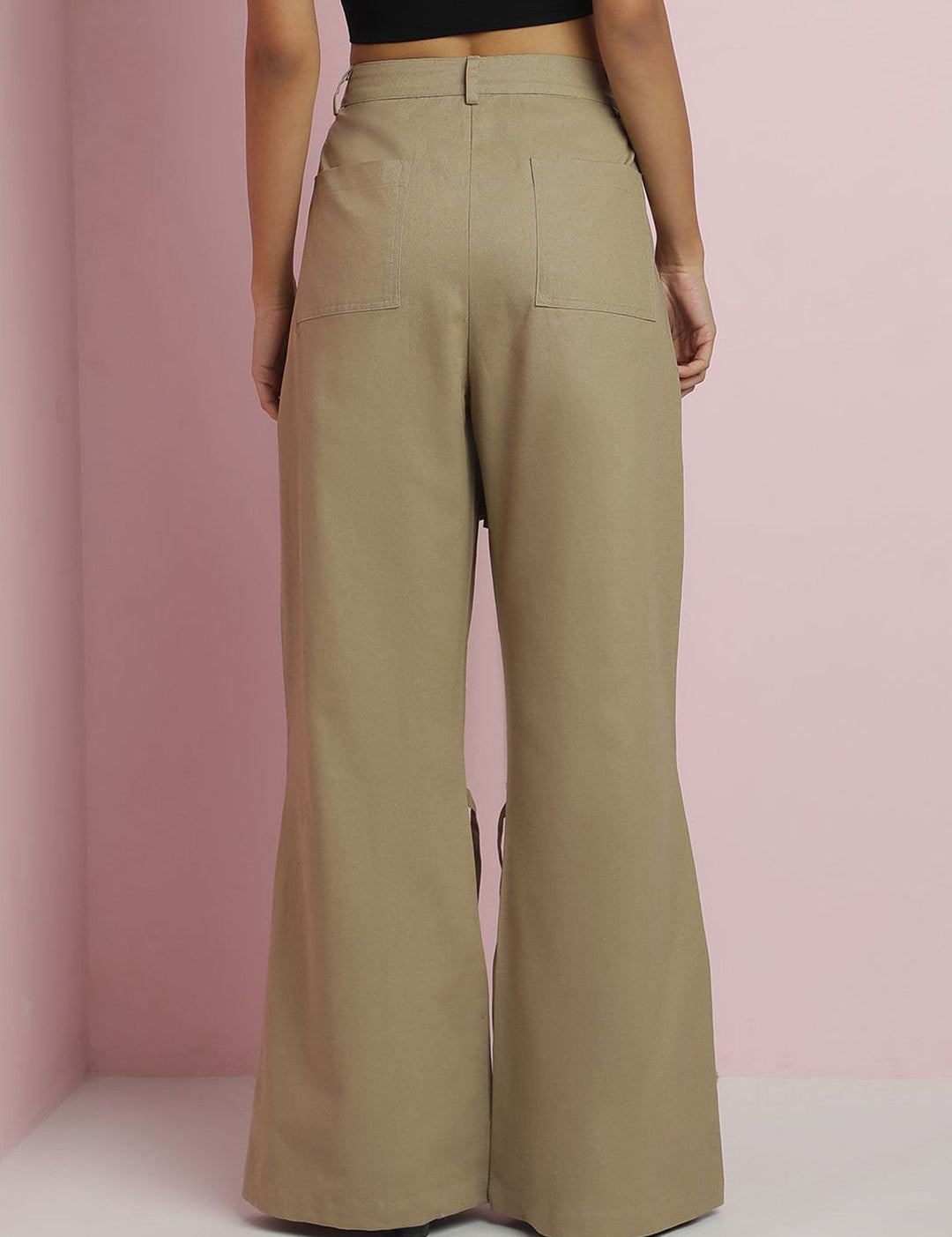 Kotty Women Solid Relaxed Straight Fit Mid-Rise Cargo Trousers