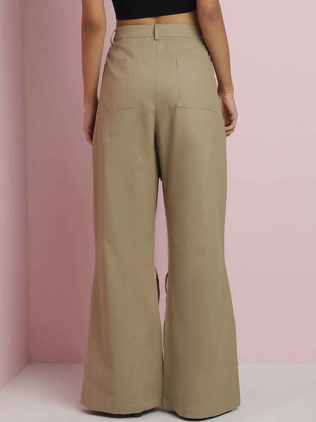 Kotty Women Solid Relaxed Straight Fit Mid-Rise Cargo Trousers