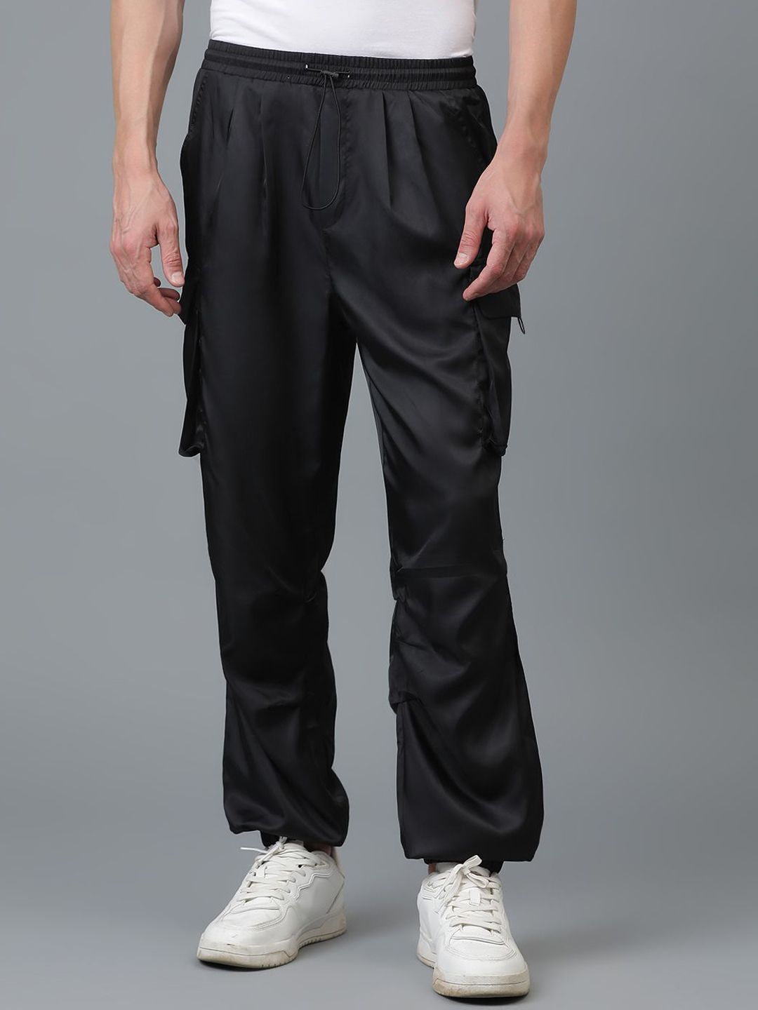 Kotty Men Relaxed Low-Rise Easy Wash Pleated Cargo Trousers