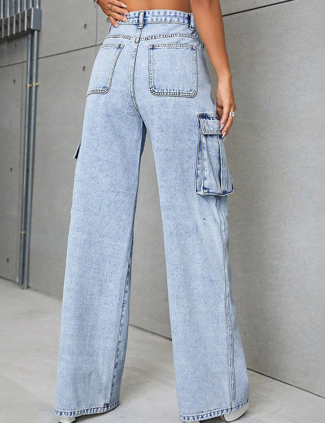 Kotty Women High-Rise Clean Look Stretchable Cargo Jeans