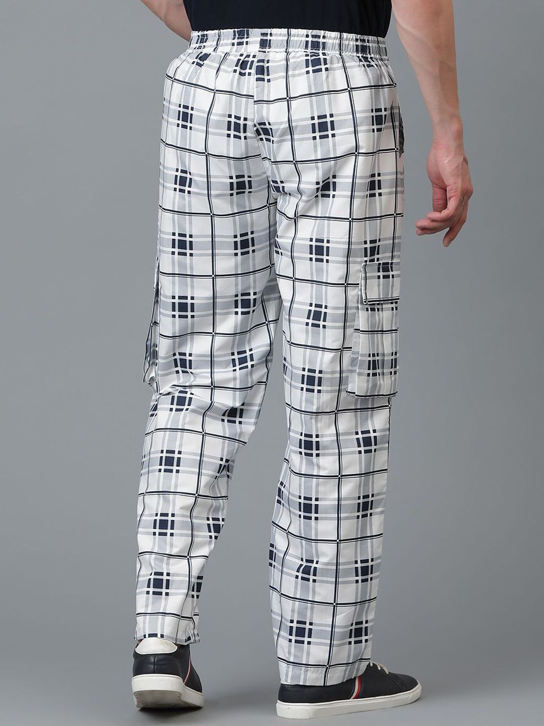 Kotty Men Checked Relaxed Low-Rise Easy Wash Cargo Trousers