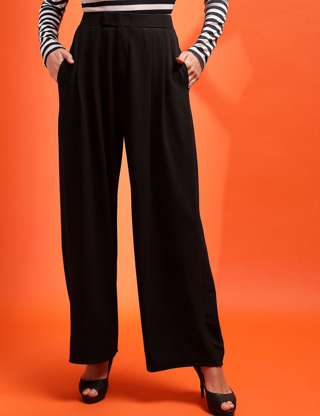 Kotty Women Relaxed Straight Fit Mid-Rise Regular Trousers