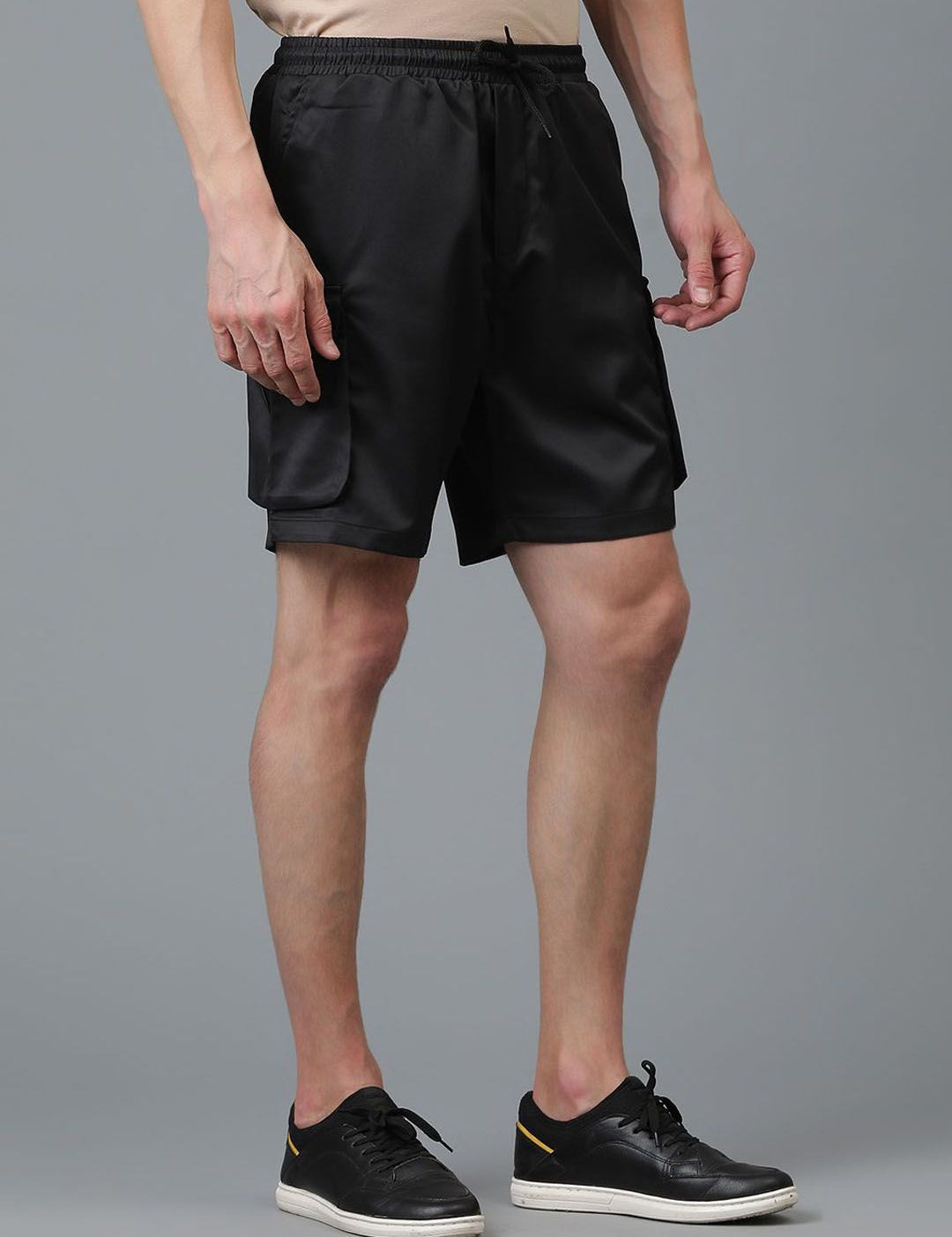 Kotty Men Low-Rise Cargo Shorts