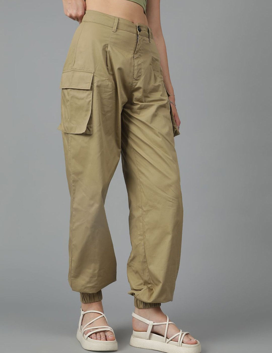 Kotty Women High-Rise Easy Wash Pleated Cotton Cargos Trousers