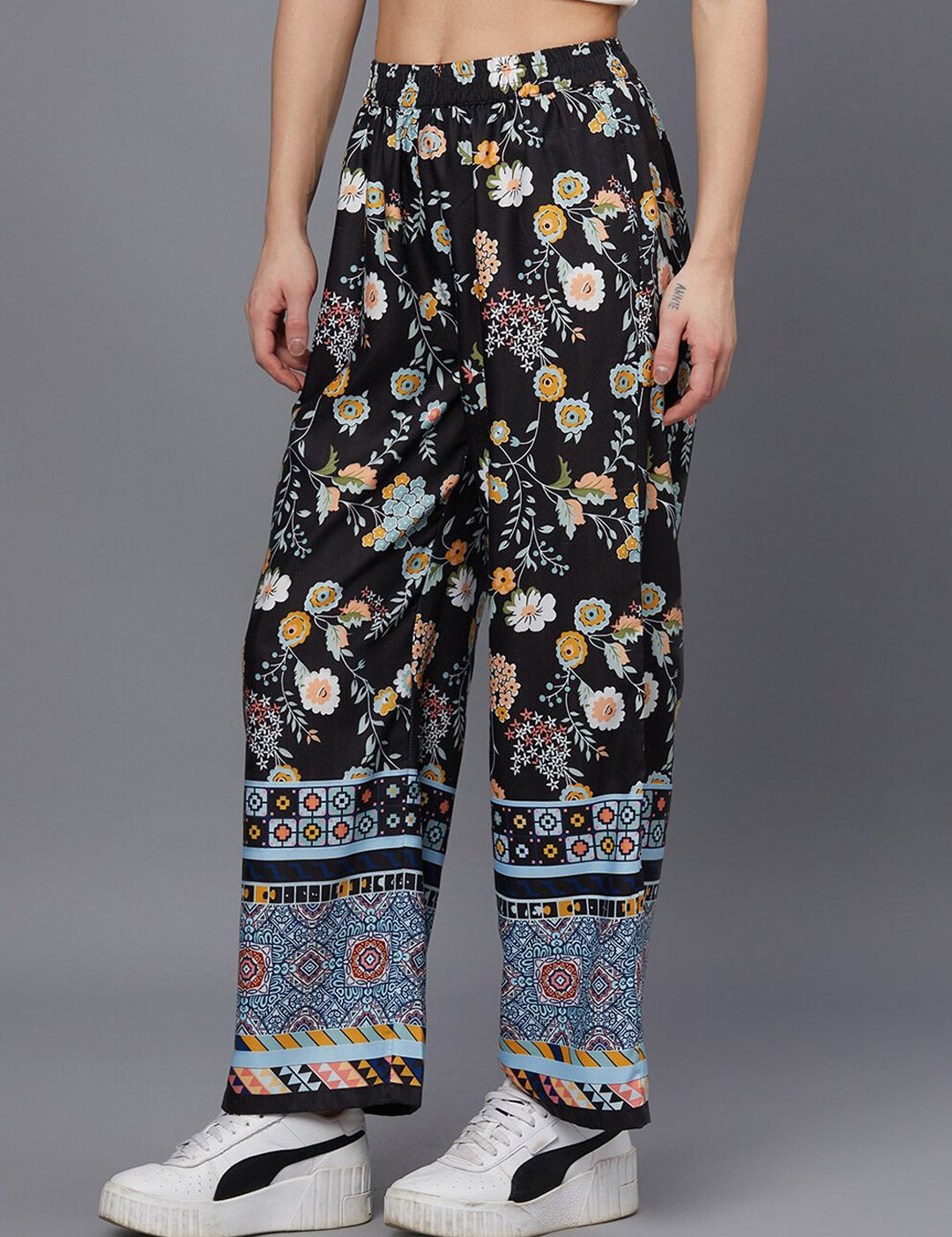 Kotty Women Black Floral Printed Relaxed Straight Fit Easy Wash Trousers