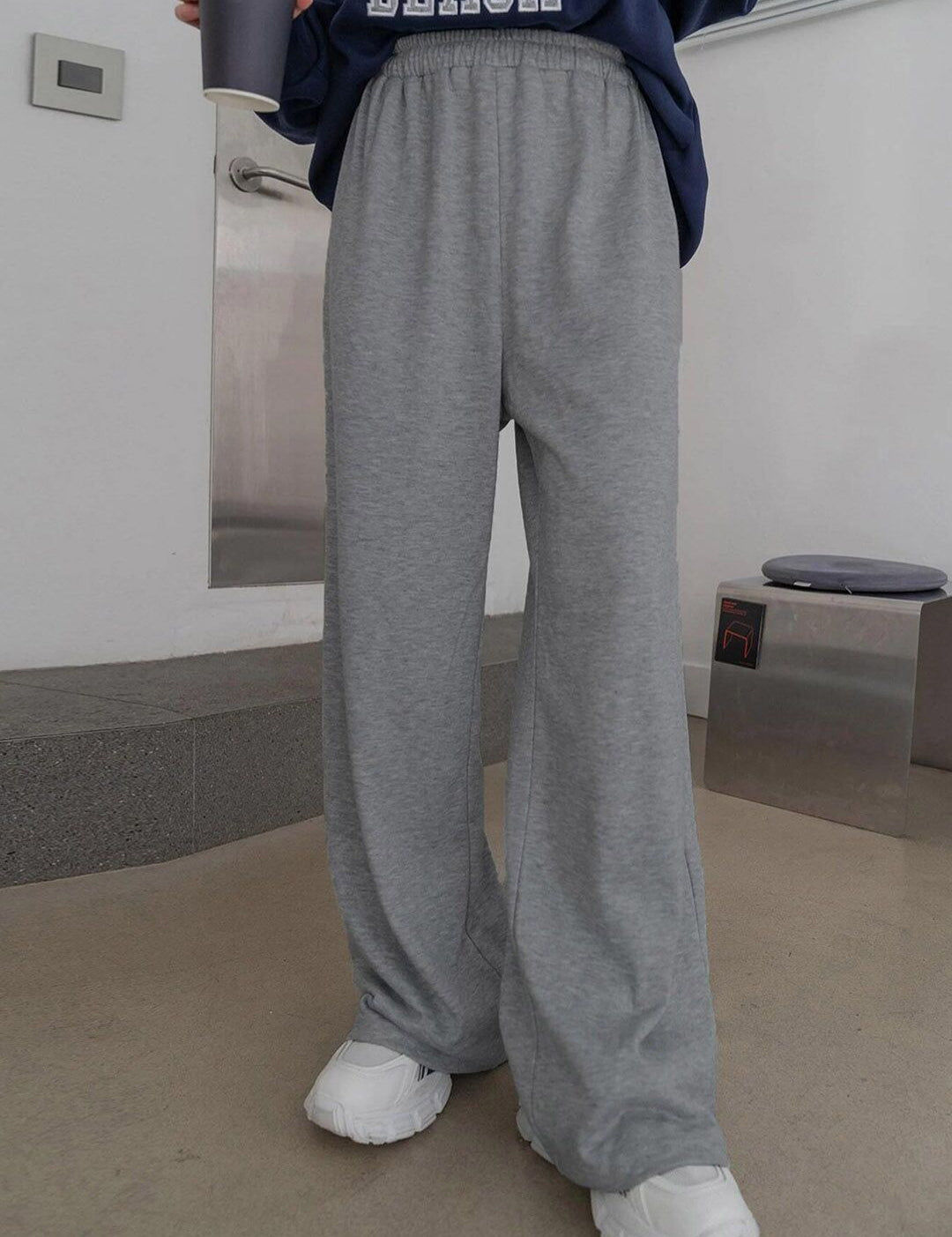 Kotty Women Straight Fit Mid-Rise Track Pants