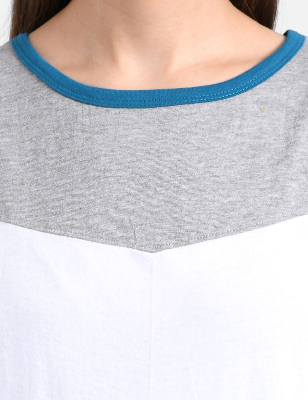 Kotty Women Blue & White Colourblocked Round Neck T-shirt