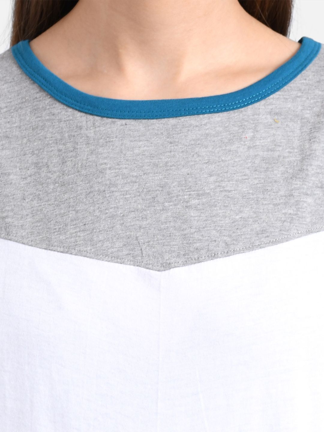 Kotty Women Blue & White Colourblocked Round Neck T-shirt