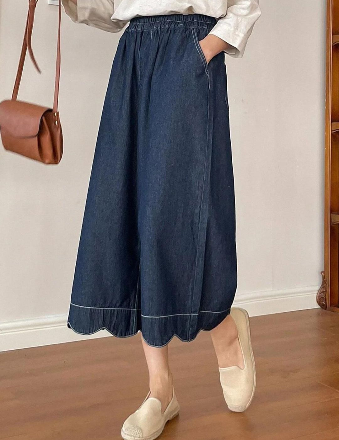 Kotty Women Flared High-Rise Clean Look Cropped Stretchable Jeans