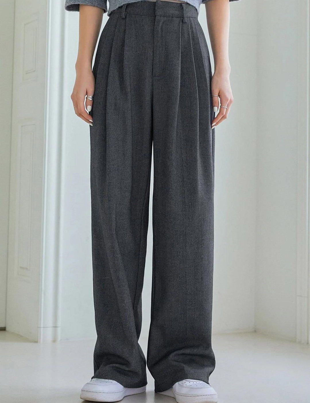 Kotty Women Grey Relaxed Straight Leg Straight Fit High-Rise Pleated Trousers