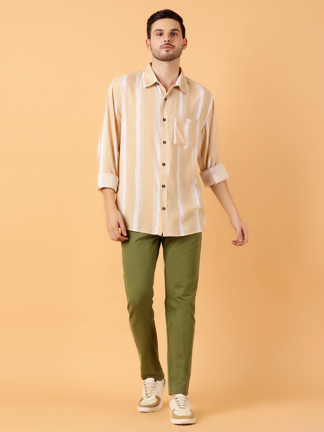 Kotty Men Relaxed Spread Collar Graphic Printed Casual Shirt