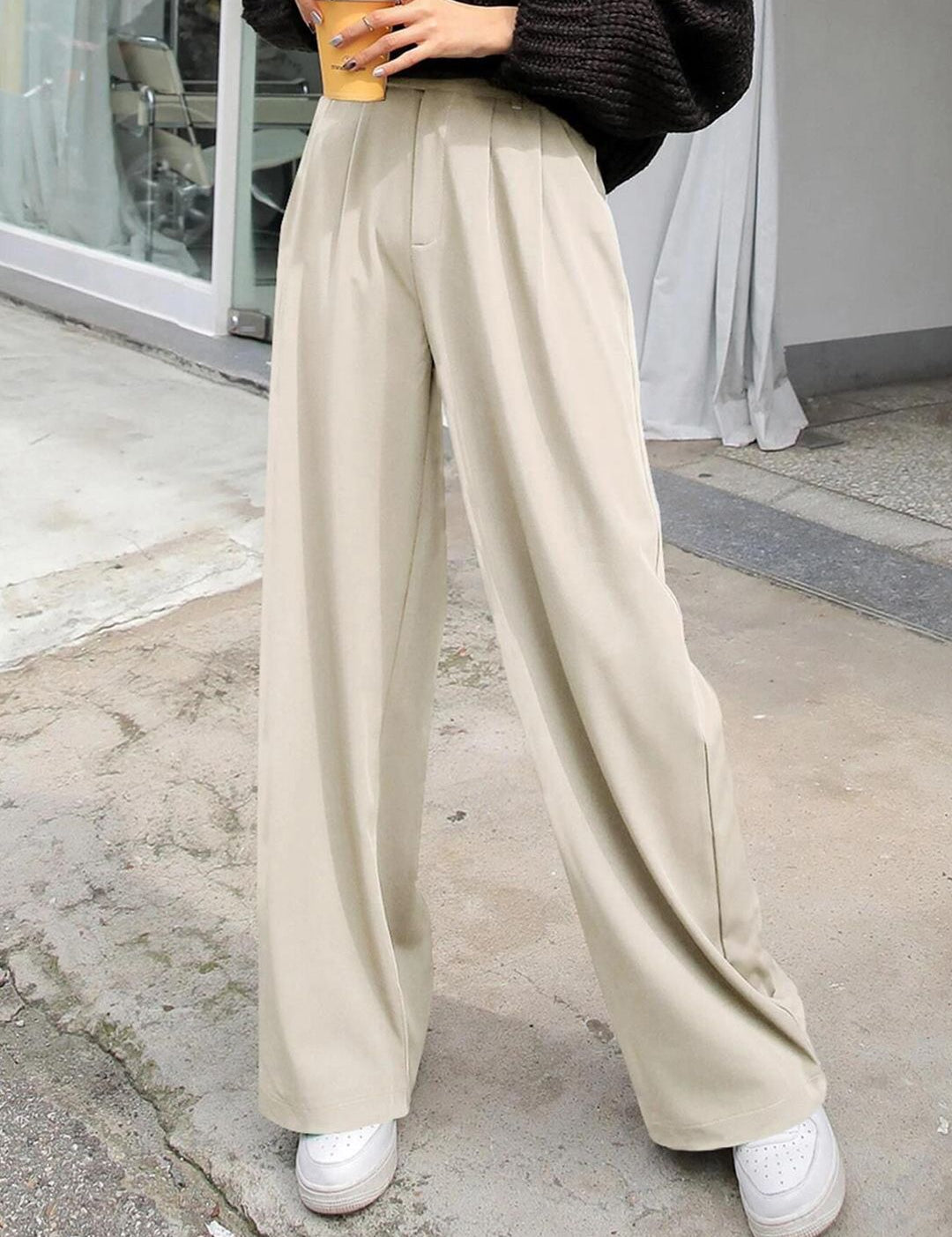 Kotty Women Relaxed Straight Leg Straight Fit High-Rise Easy Wash Pleated Trousers