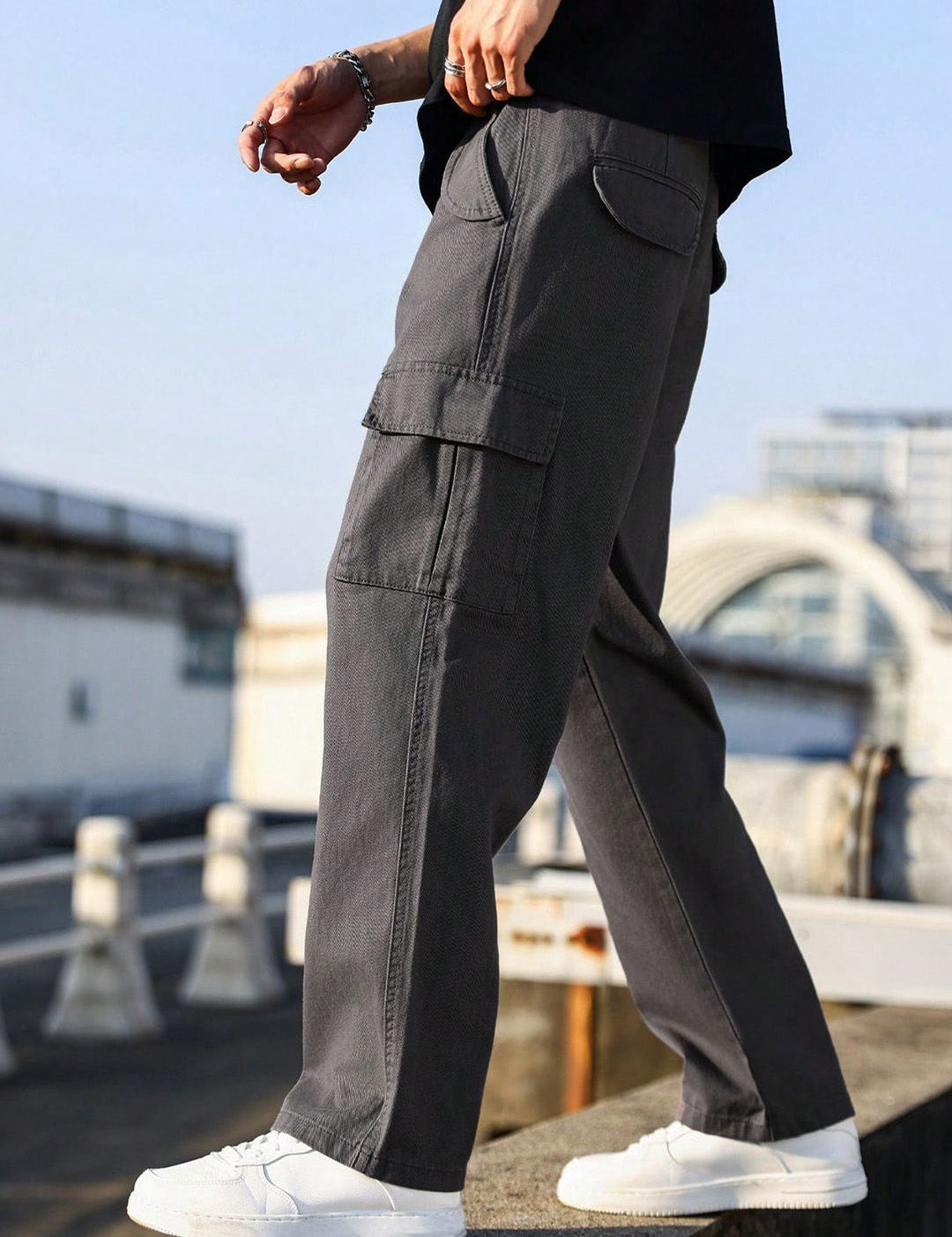 Kotty Men Low-Rise Stretchable Cargo Jeans