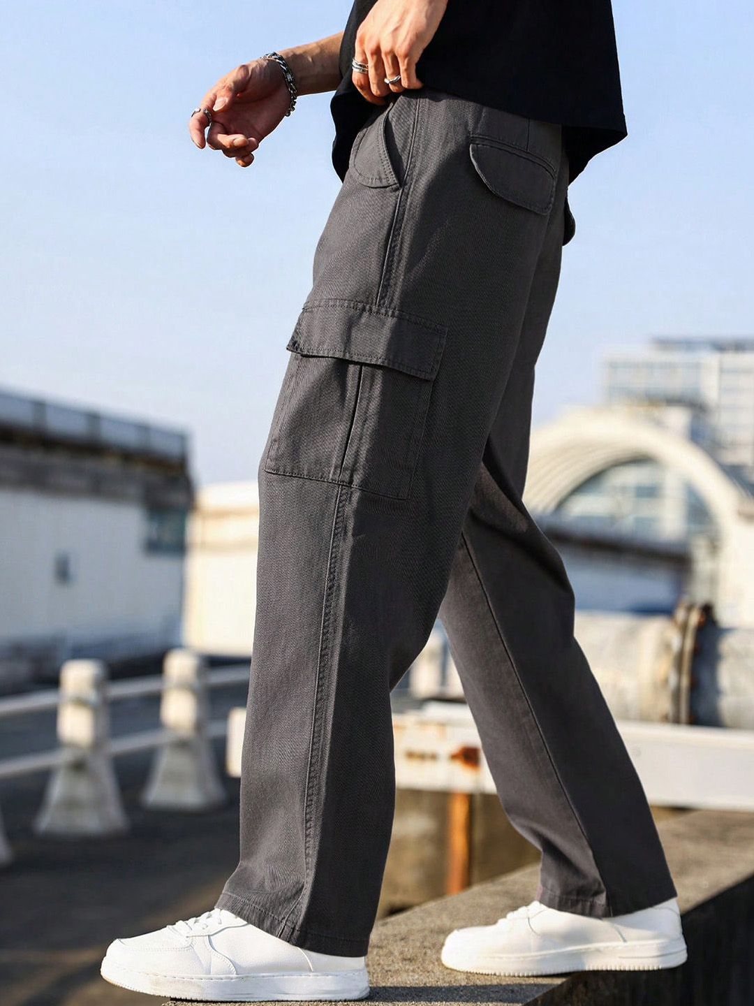 Kotty Men Low-Rise Stretchable Cargo Jeans